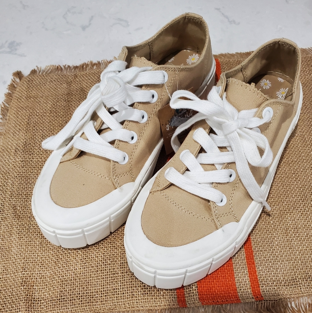 BNWOT Mad Love Fran Sneakers